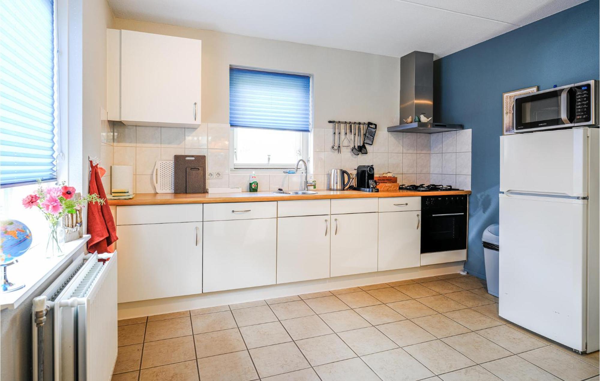 4 Bedroom Cozy Home In Zonnemaire Экстерьер фото